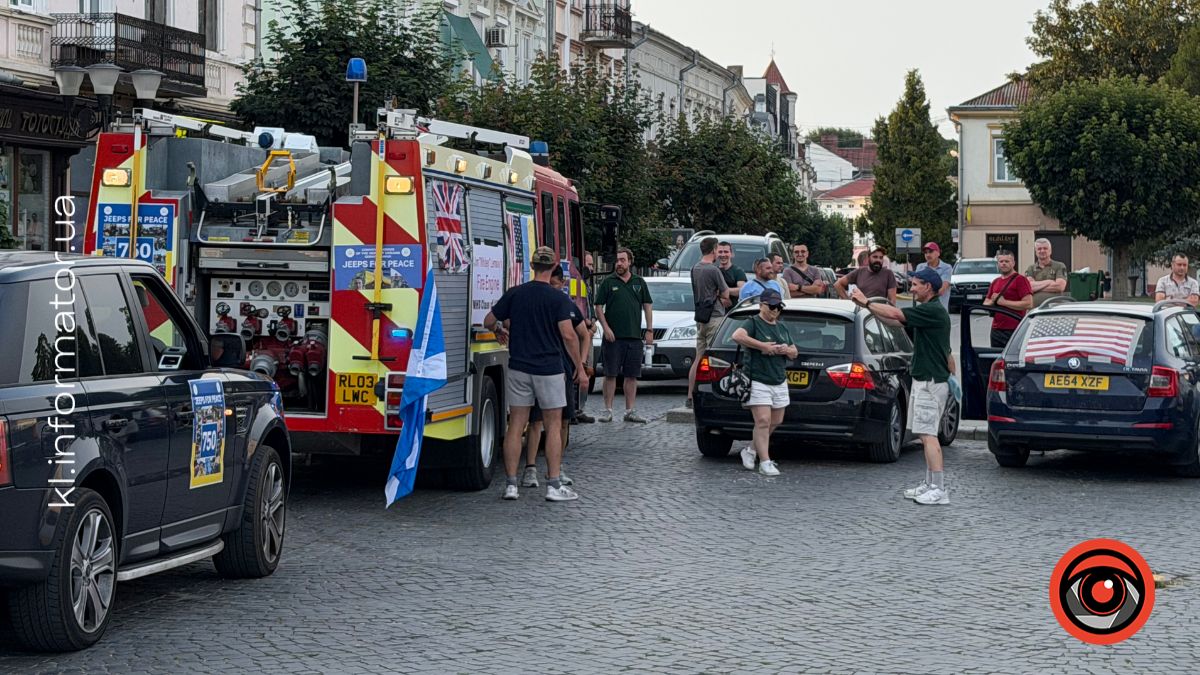 У Коломиї передали нову партію позашляховиків для українських захисників