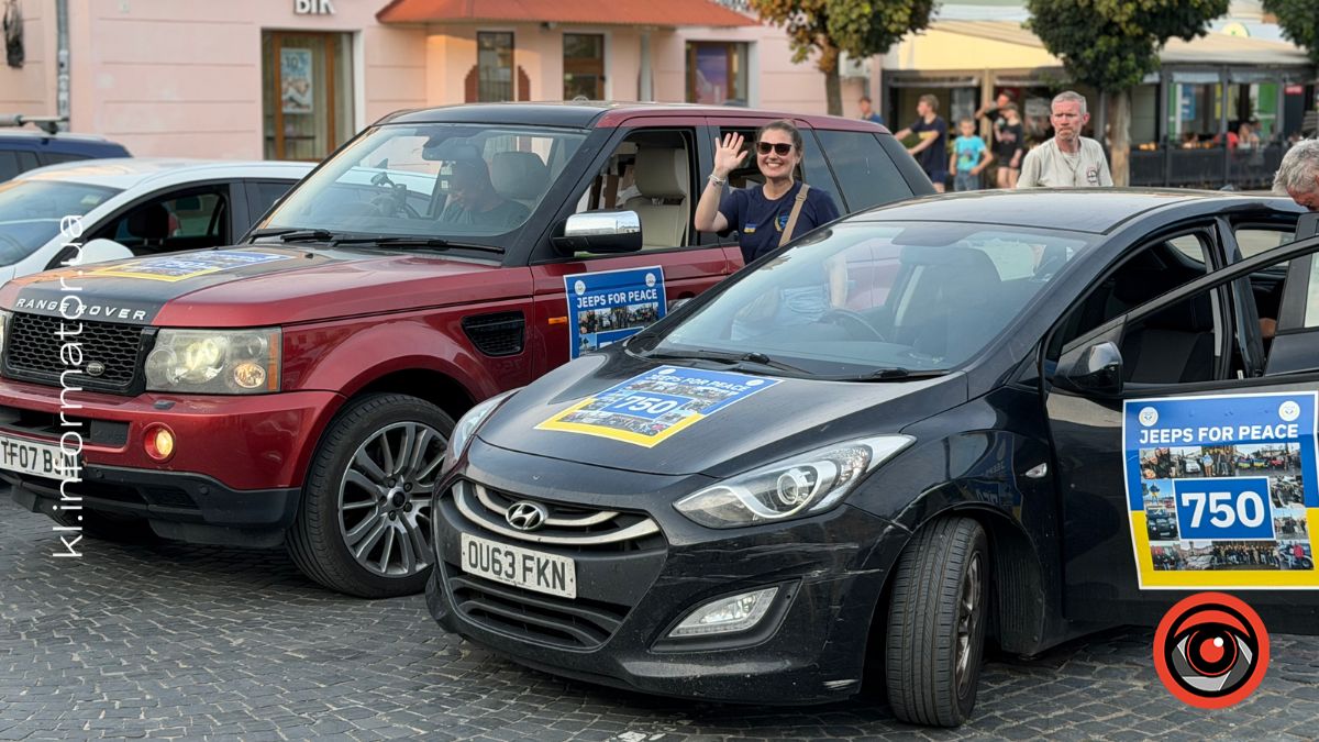 У Коломиї передали нову партію позашляховиків для українських захисників