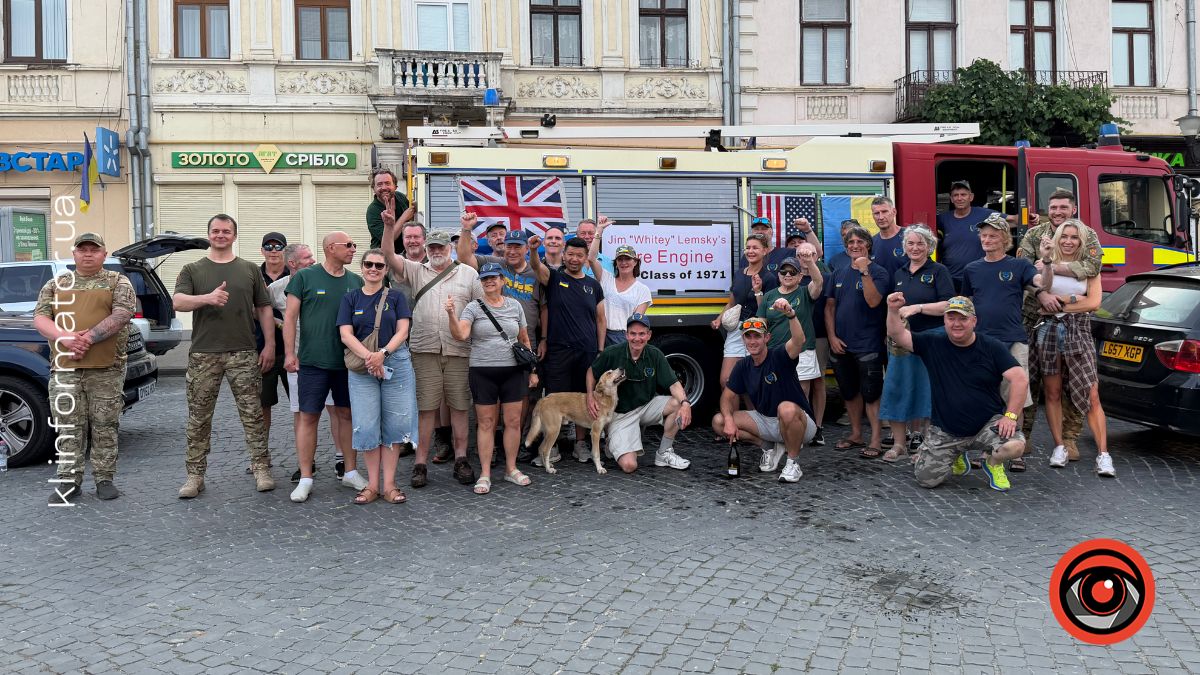 У Коломиї передали нову партію позашляховиків для українських захисників