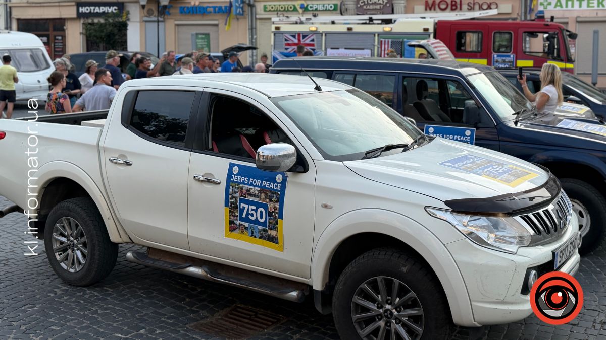 У Коломиї передали нову партію позашляховиків для українських захисників