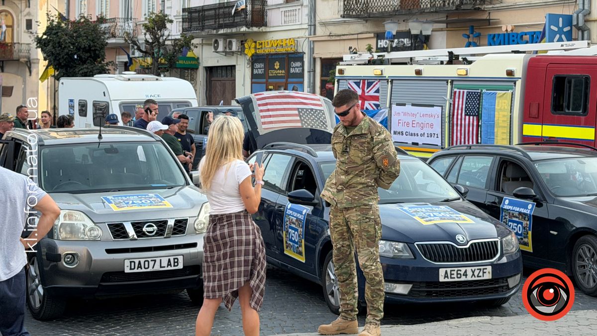У Коломиї передали нову партію позашляховиків для українських захисників