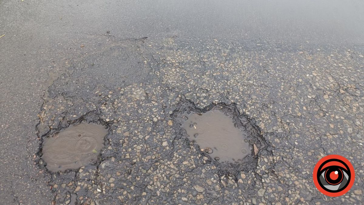 На об'їзній у Рожнятові вже з'явилися ями
