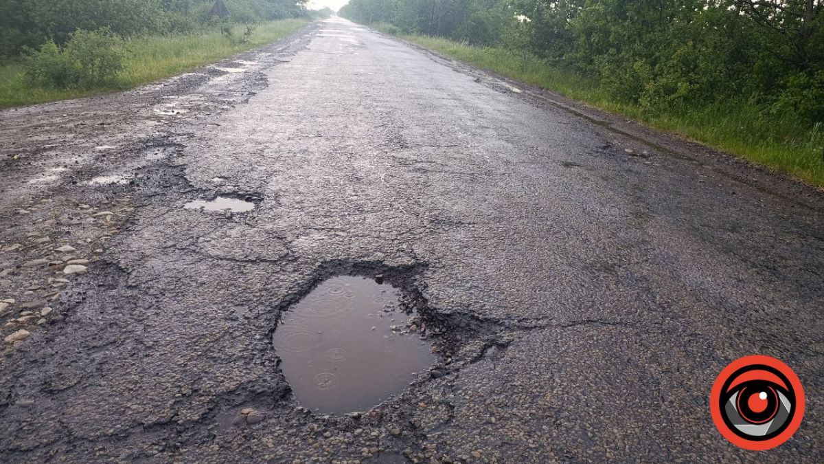 На об'їзній у Рожнятові вже з'явилися ями
