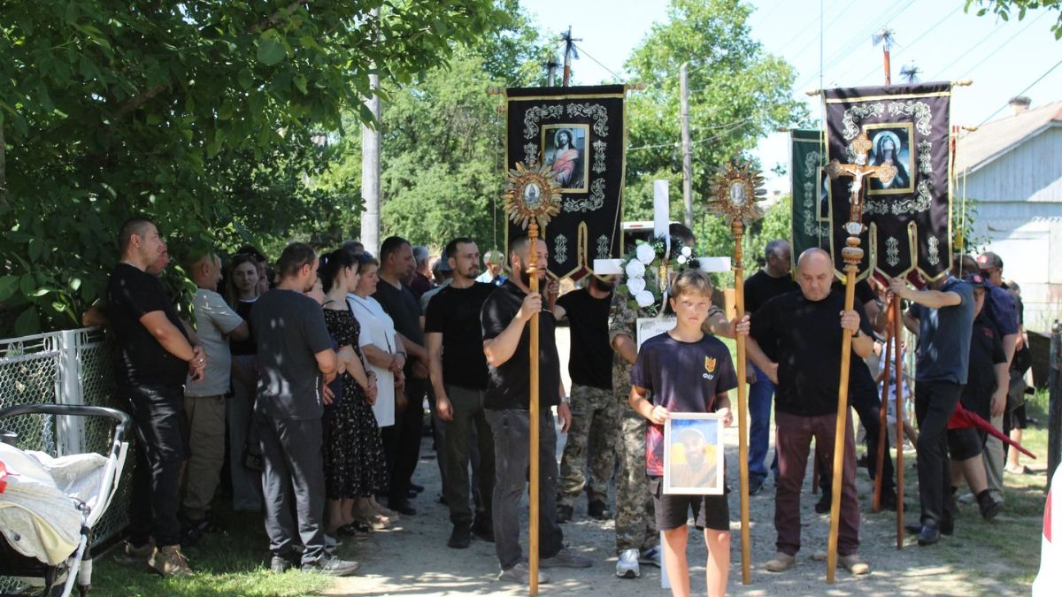 На Рожнятівщині поховали захисника Романа Дзундзу