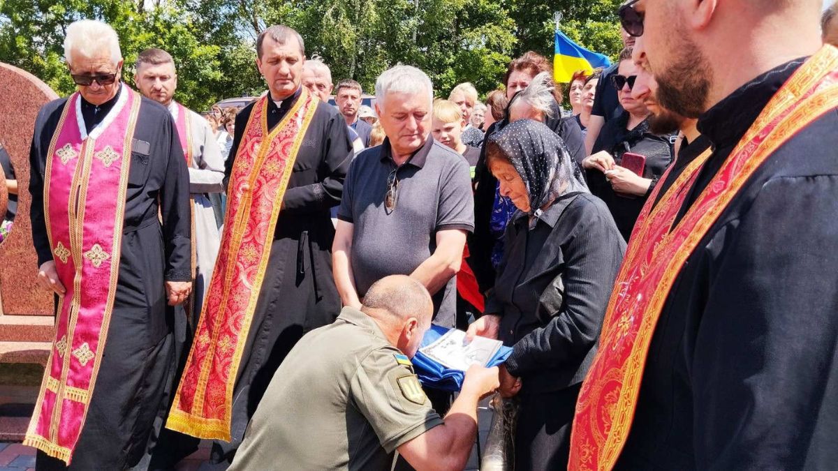 У Брошневі поховали Героя Андрія Тебешевського
