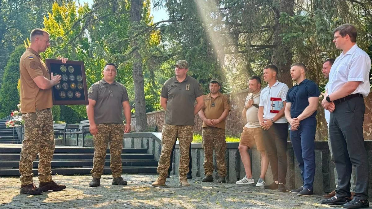 У Калуші військовим 50-го полку НГУ передали роботизований комплекс для фронту