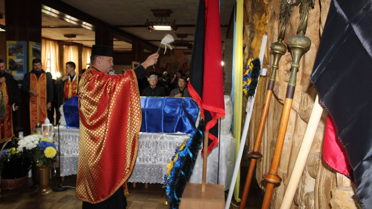У Рожнятові поховали Героя Сергія Миронова