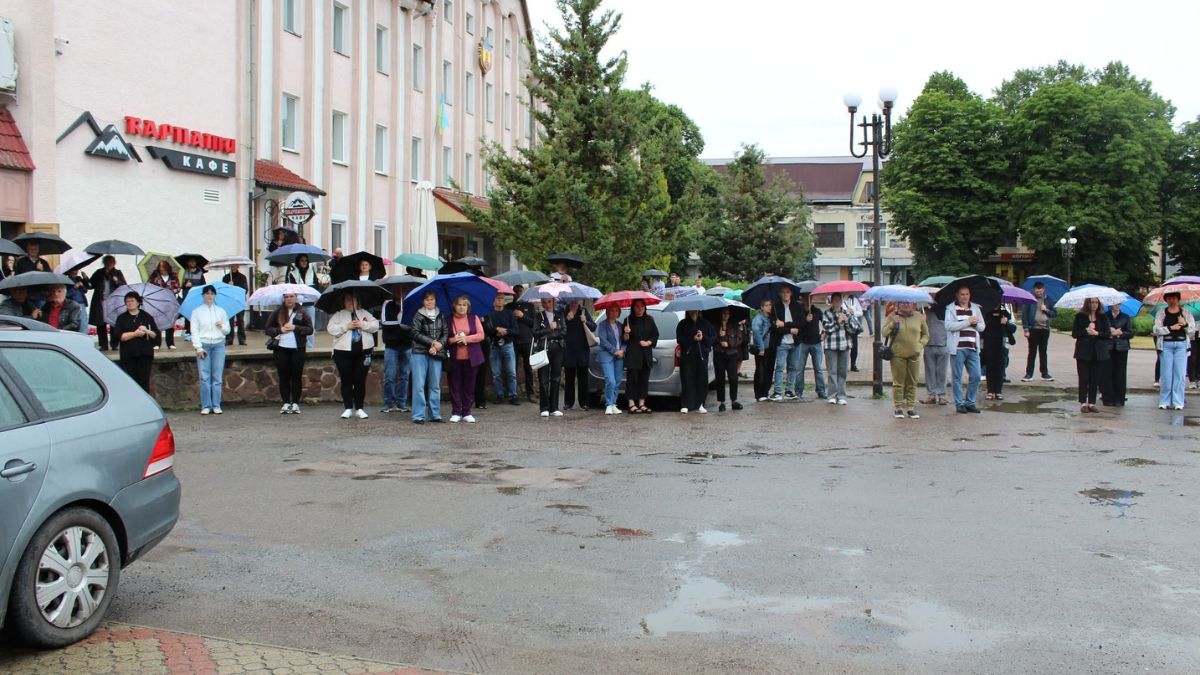 У Рожнятові поховали Героя Сергія Миронова