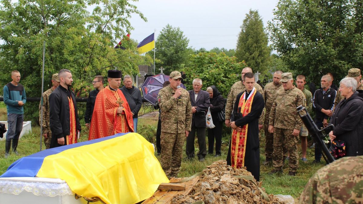 У Рожнятові поховали Героя Сергія Миронова