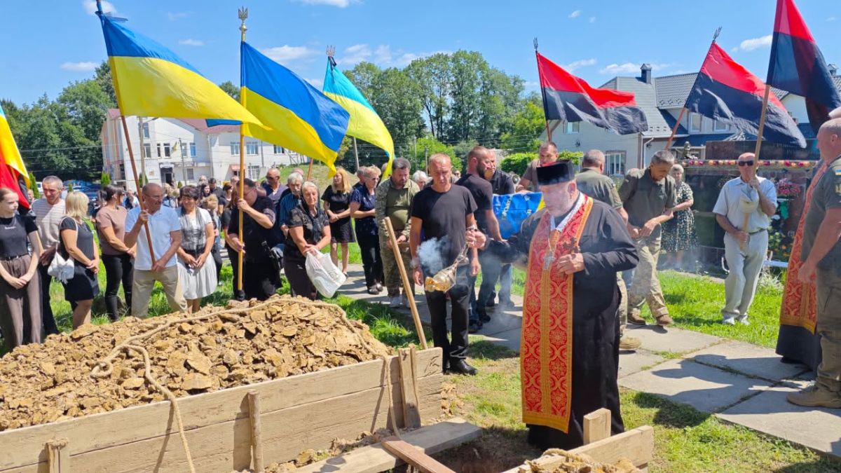Похорон Героя Віталія Сондея з Кадобної