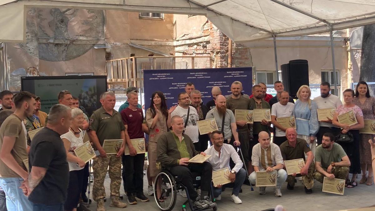 Ветерану війни з Брошнева-Осади вручили сертифікат на житло