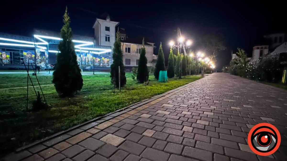 У Голині цвітуть різні квіти