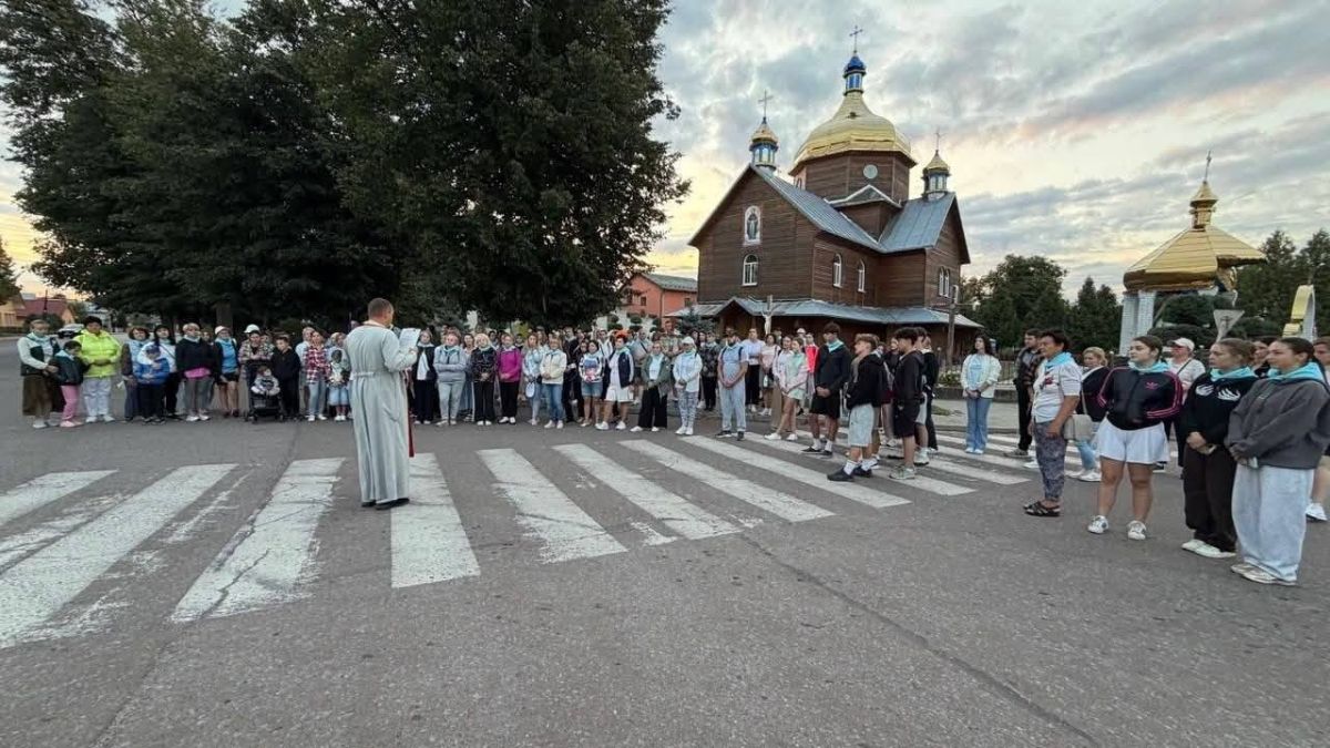 Паломники з Рожнятівщини пройшли 6 пішу прощу до Гошева