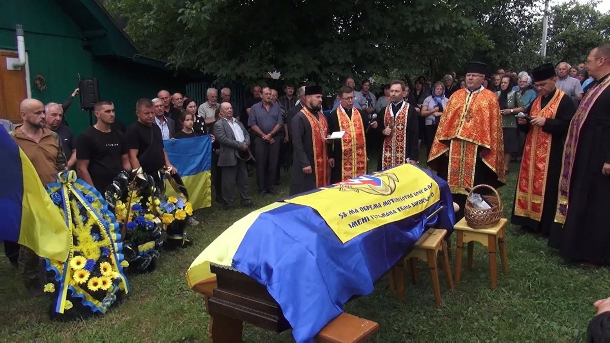 У Лужках похоронили захисника Тараса Когута