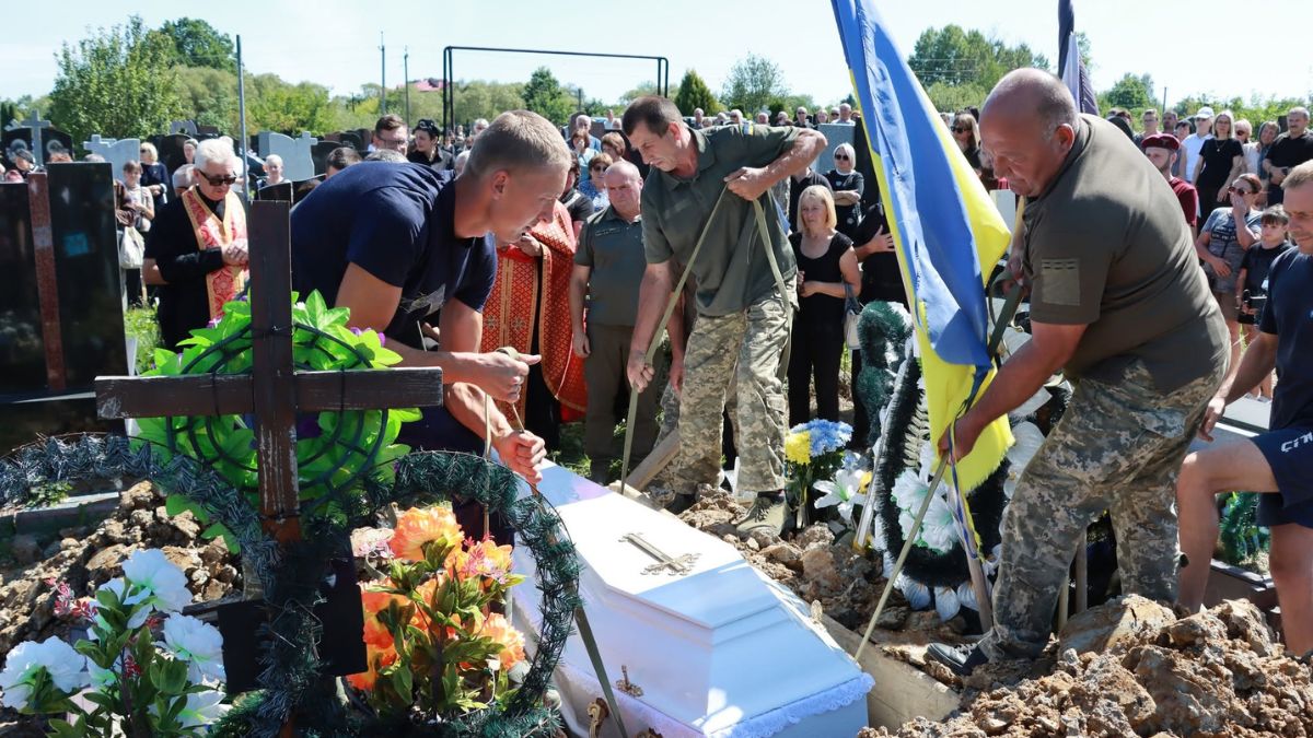 Похорон у Рожнятові захисника Богдана Ниркова