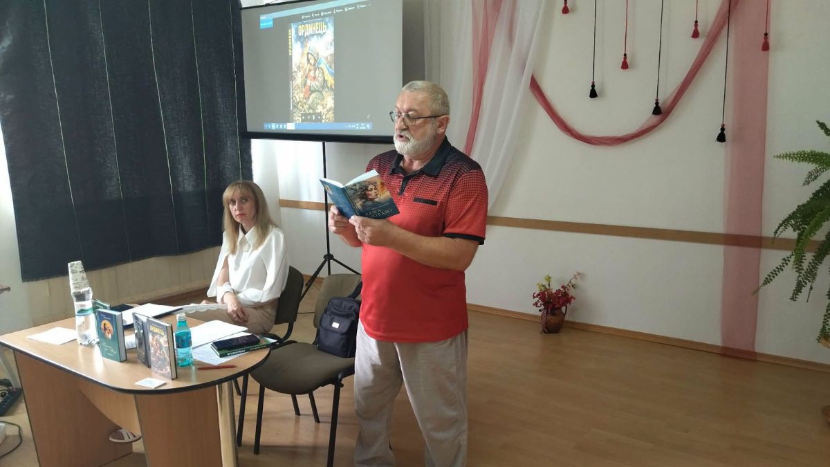 У Долині Ткачівський презентував книги