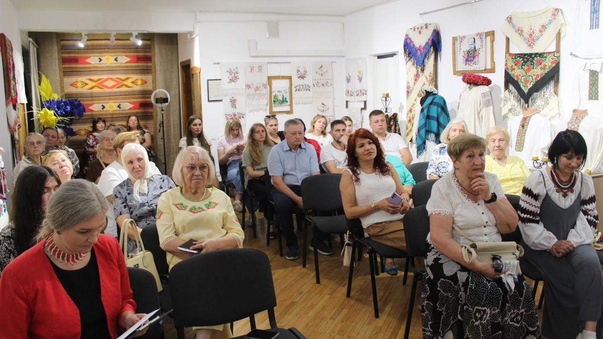 У Долині презентували виставку місцевої майстрині Тетяни Чухно