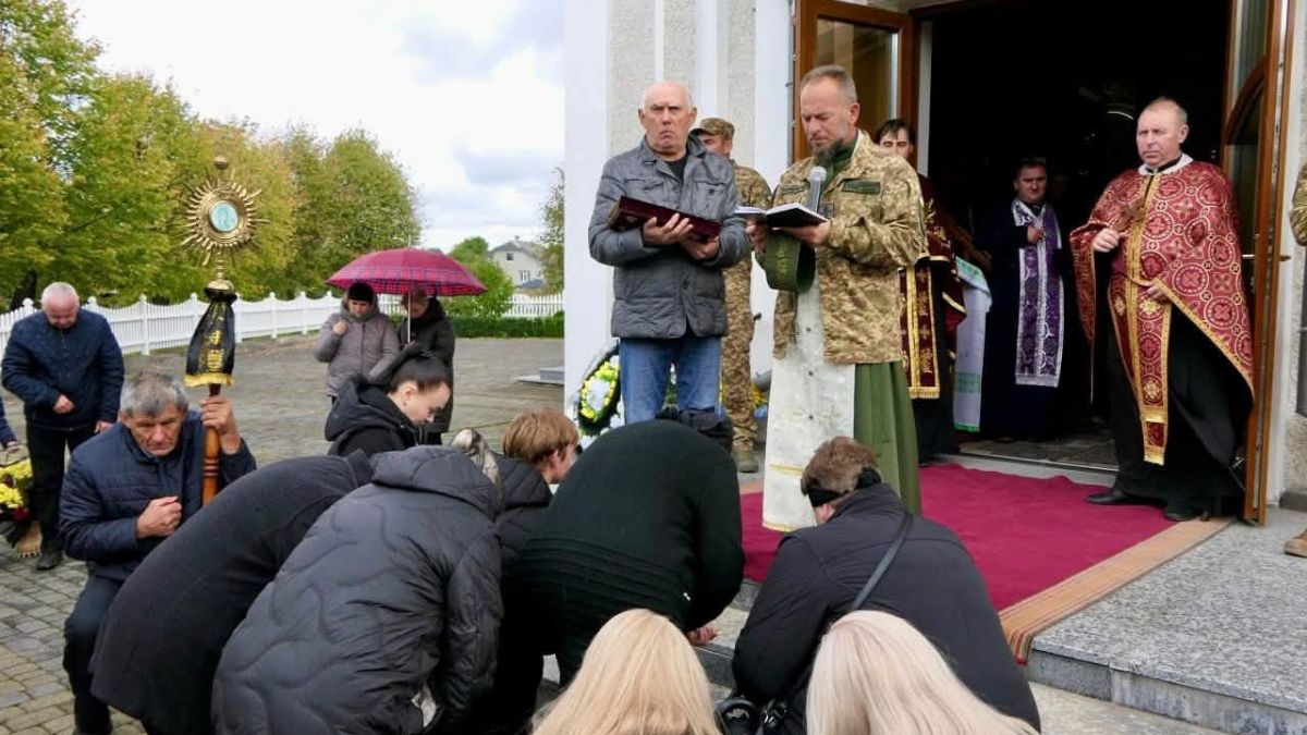 На Калущині поховали Героя Віталія Коломійця