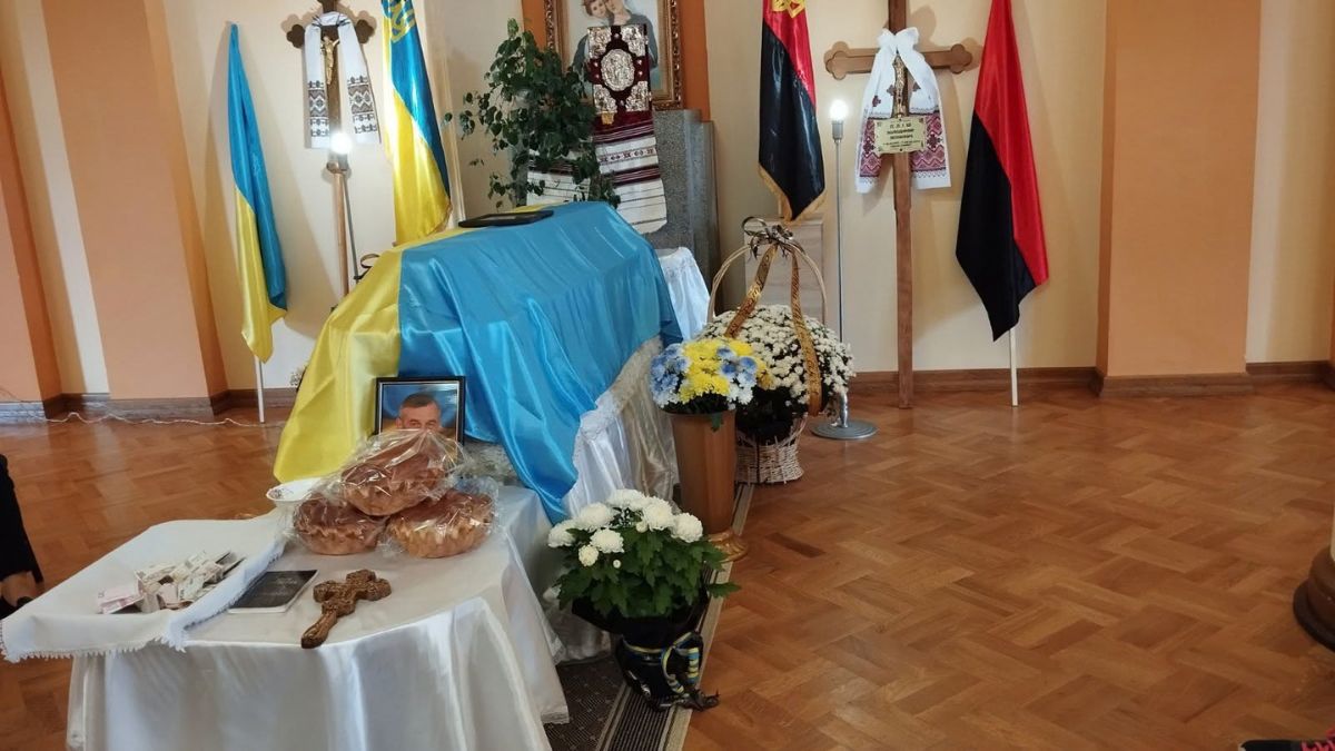 У Брошневі-Осаді поховали Героя Володимира Пліша