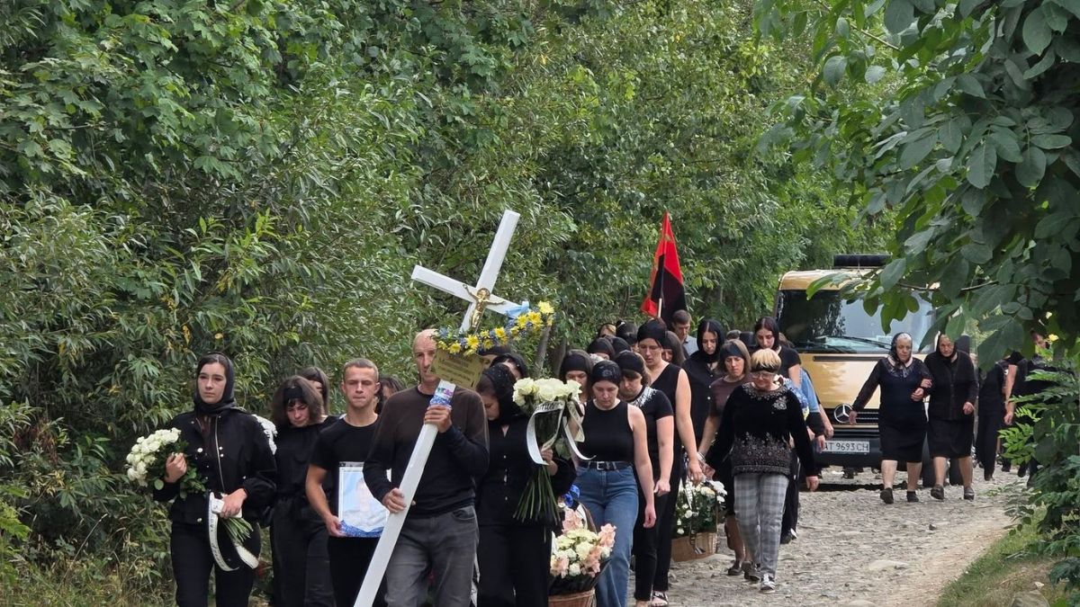 У Перегінську поховали захисника
