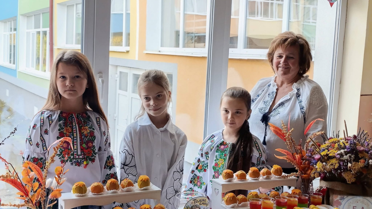 Кулінарне свято заради Перемоги: Брошнів-Осадські ліцеїсти провели благодійну "Толоку смаку"