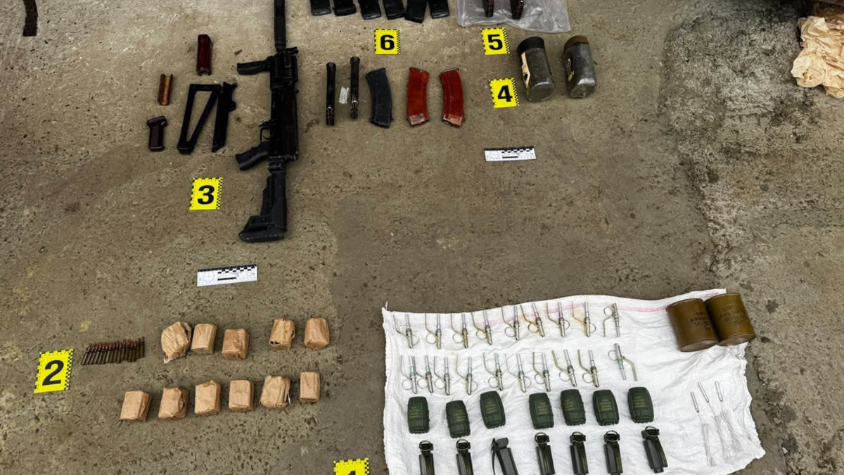 На Калущині чоловіка підозрюють у незаконному зберіганні зброї та боєприпасів, які він привіз із зони бойових дій